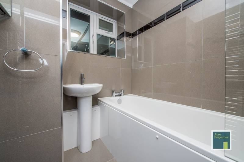 Room Rousham Lane in Greater London