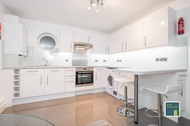 Room Rousham Lane in Greater London