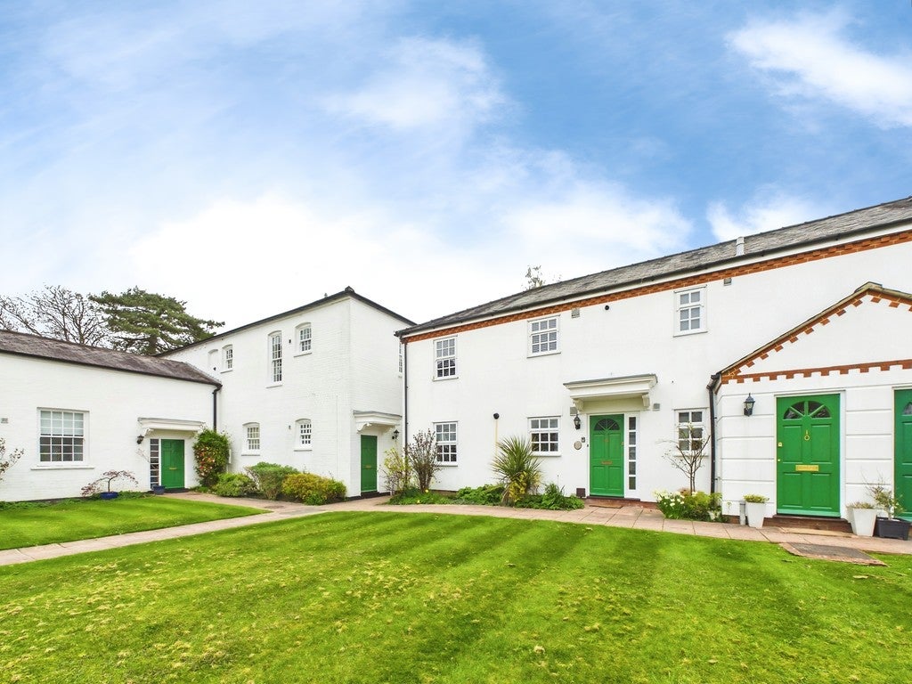 Flat Oak Tree Way in Horsham