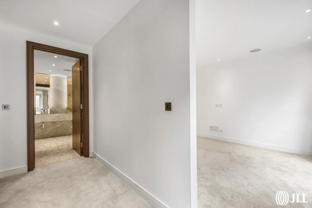Flat Park Street in Greater London