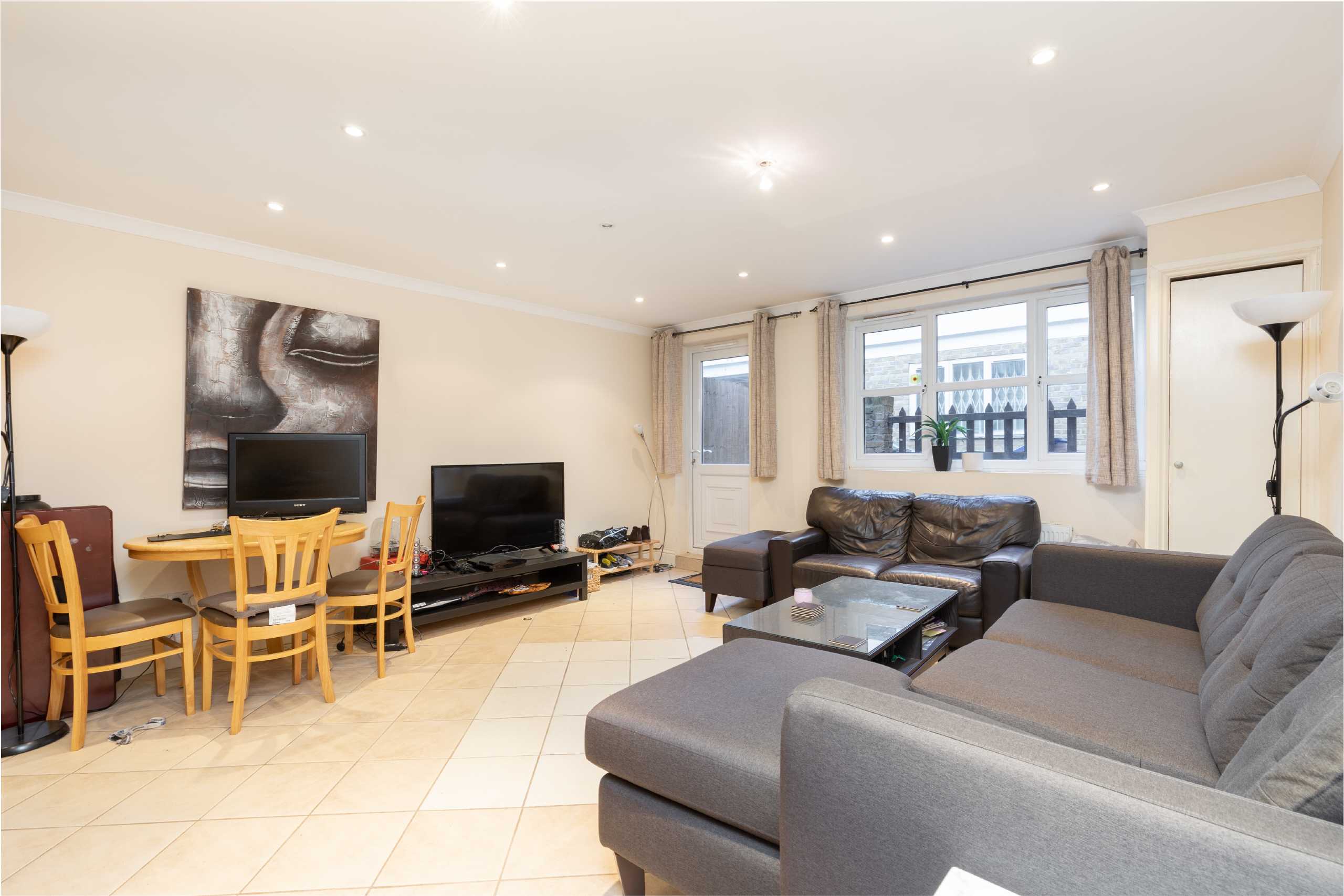 Flat The Broadway in Greater London