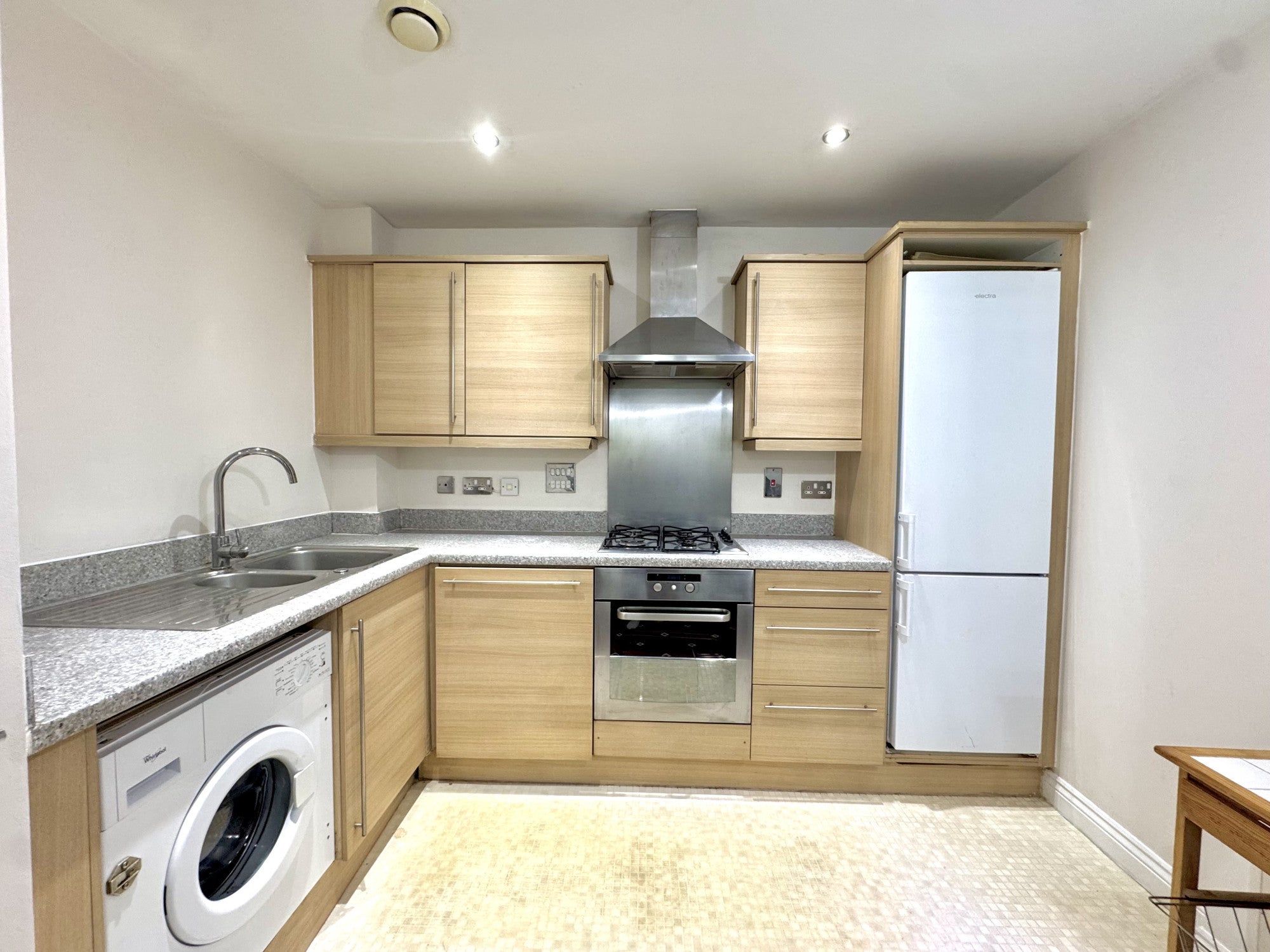 Flat Staines Road in Greater London