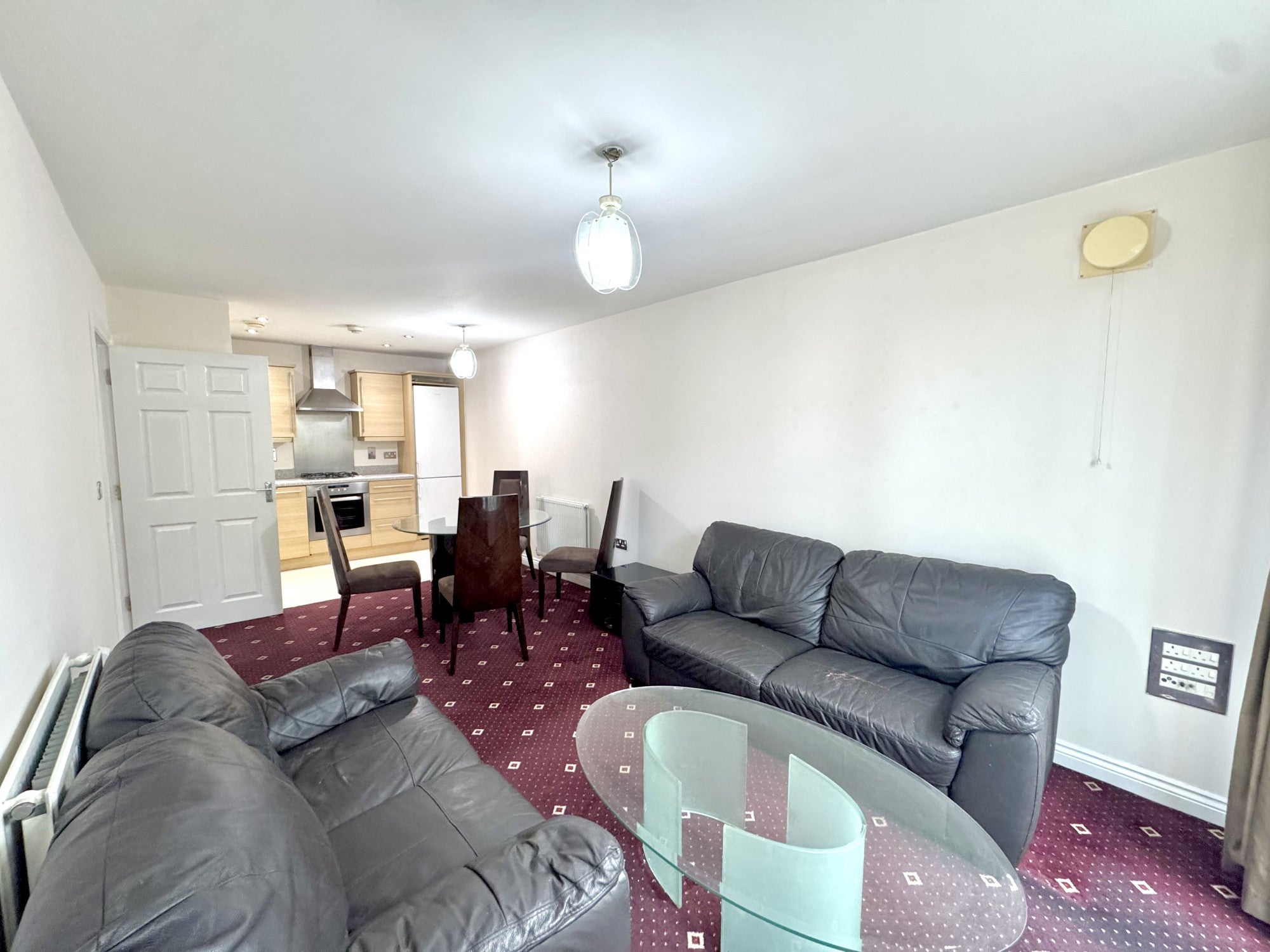 Flat Staines Road in Greater London