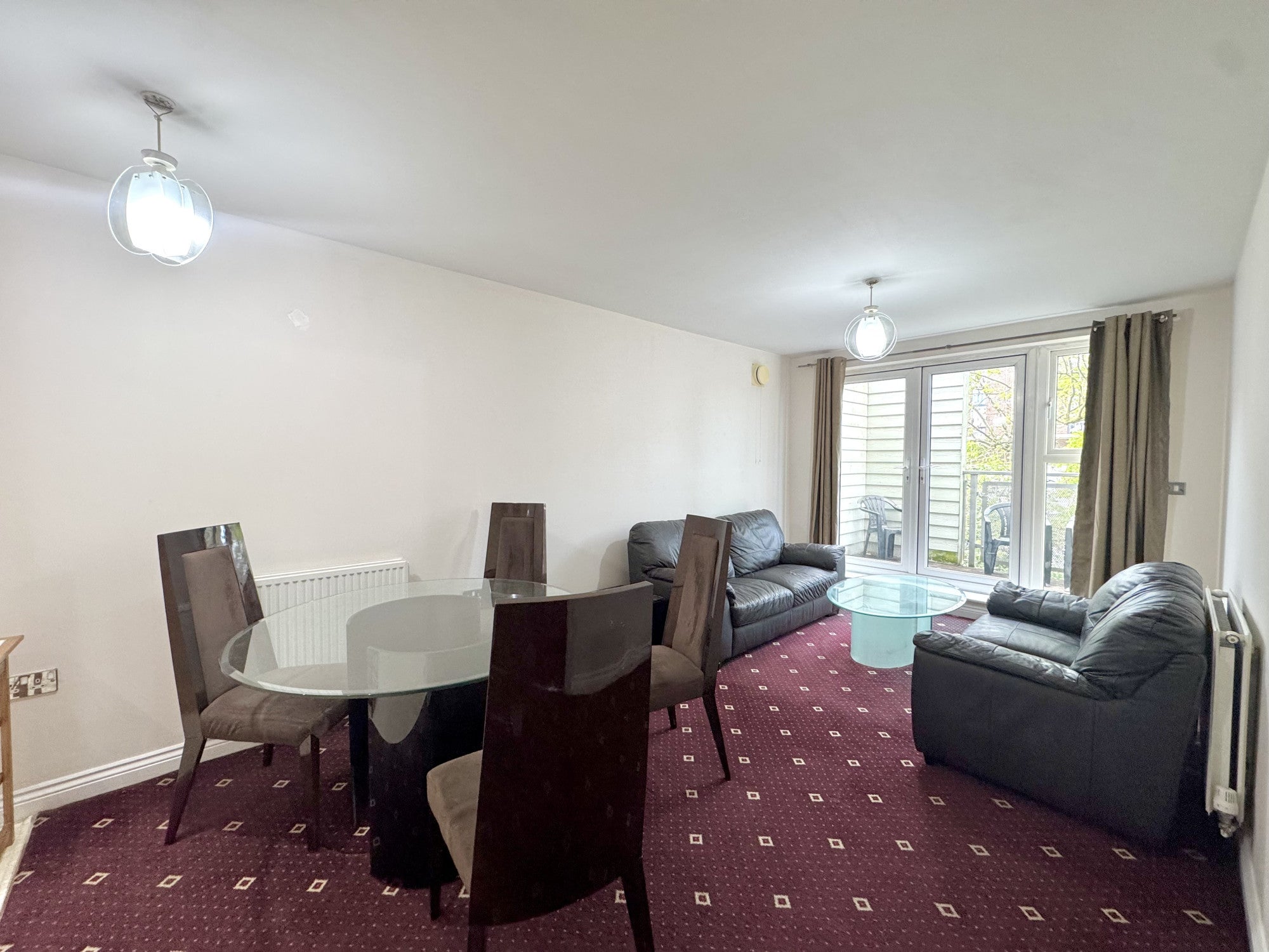 Flat Staines Road in Greater London
