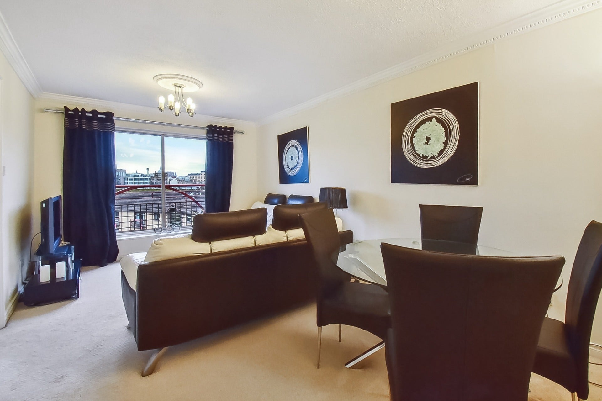 Flat Riverview Place in Glasgow