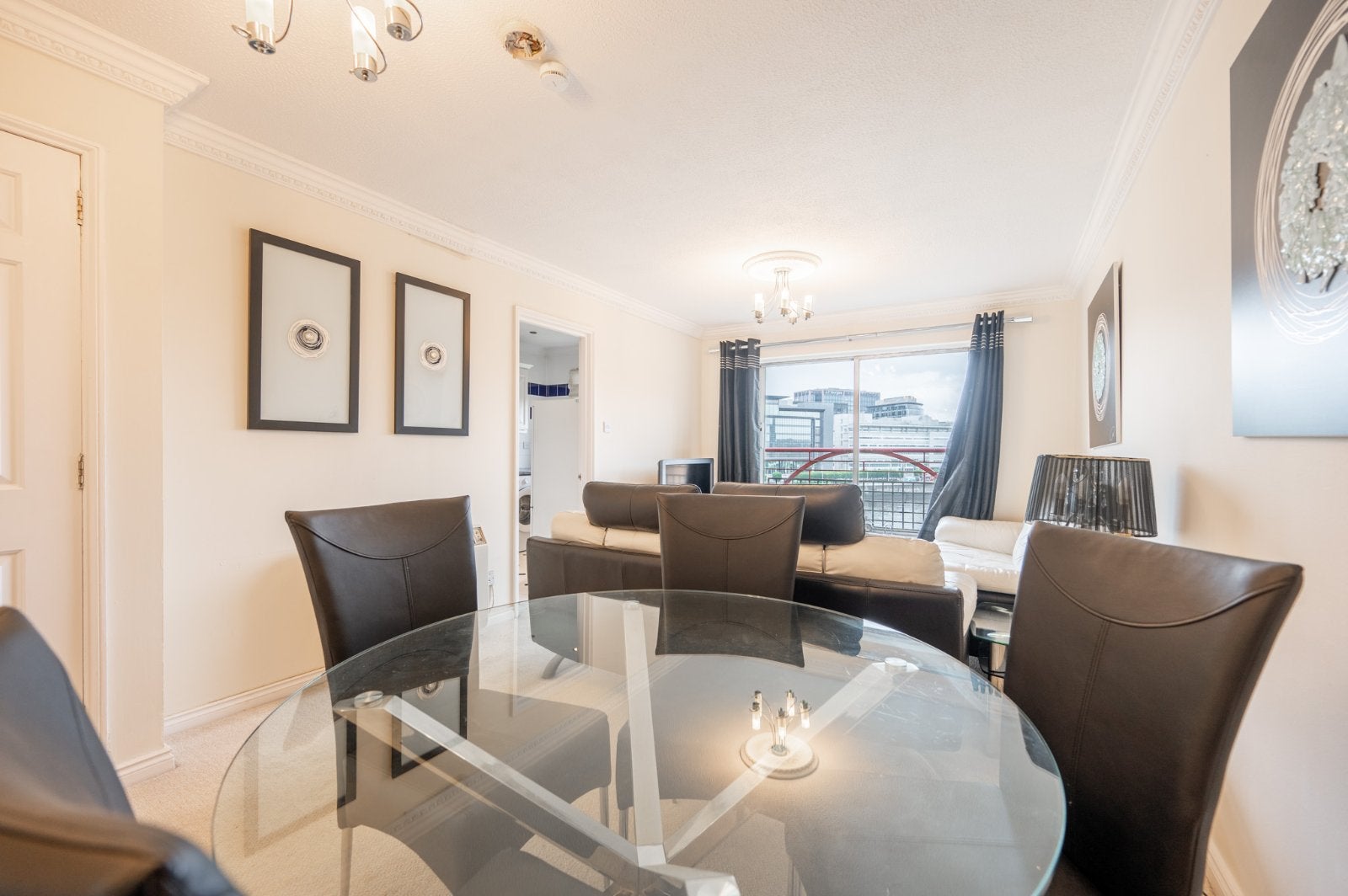 Flat Riverview Place in Glasgow