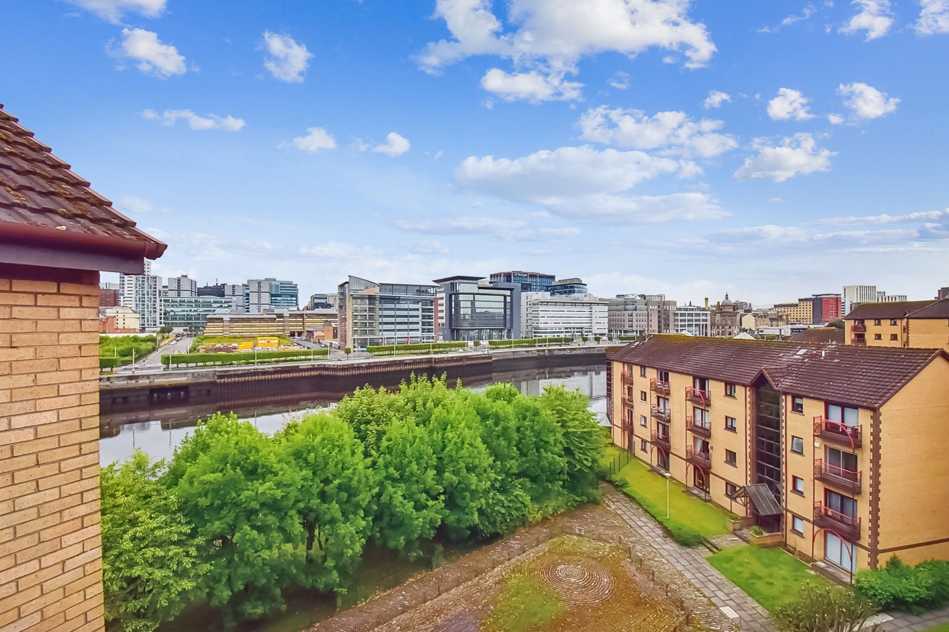 Flat Riverview Place in Glasgow