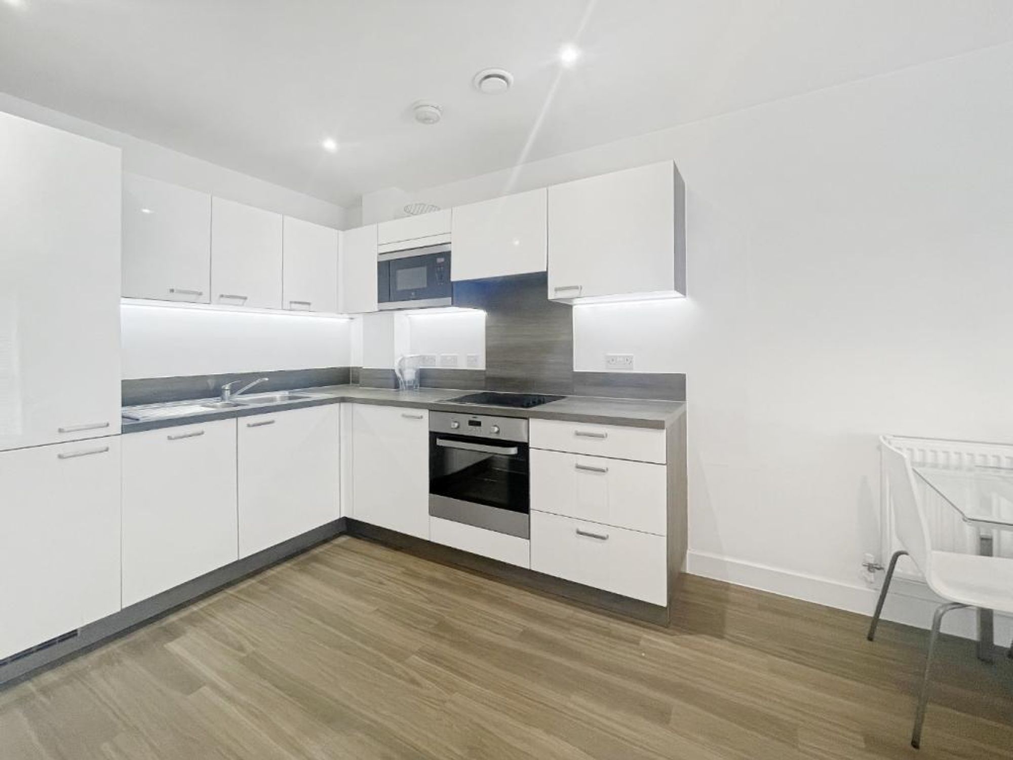 Flat Adenmore Road in Greater London