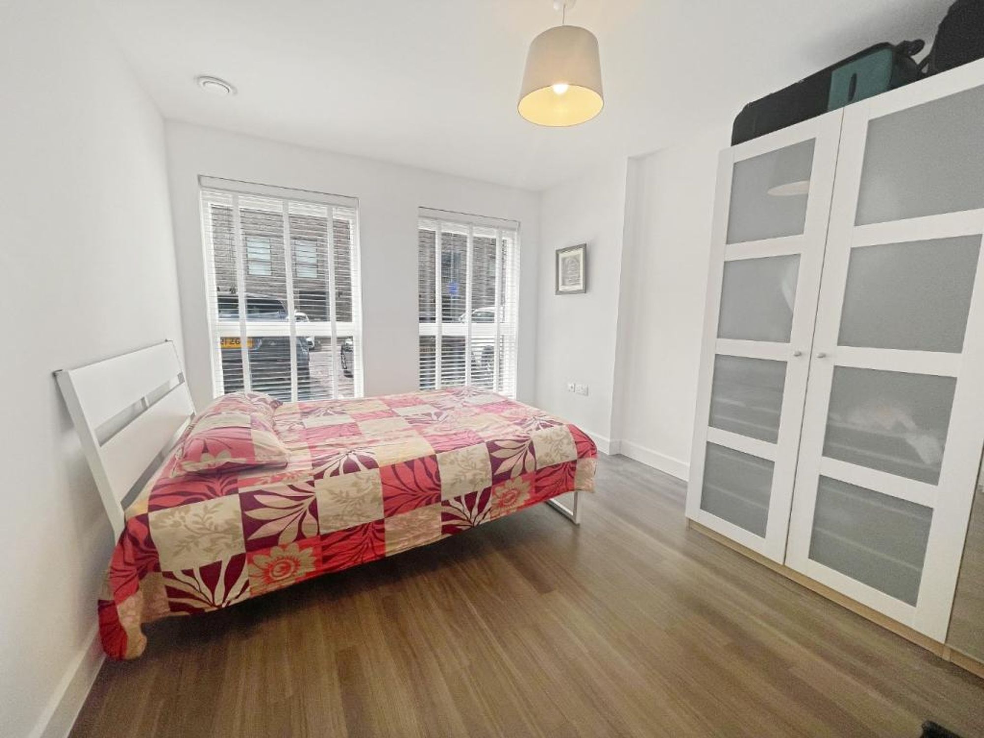 Flat Adenmore Road in Greater London