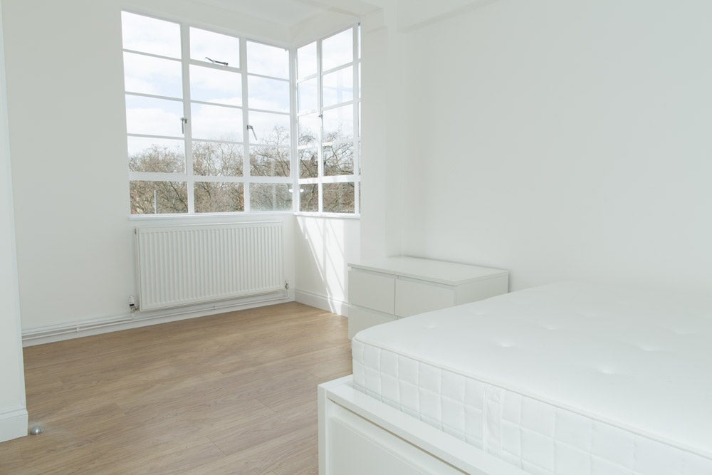 Flat Shepherds Bush Green in Greater London