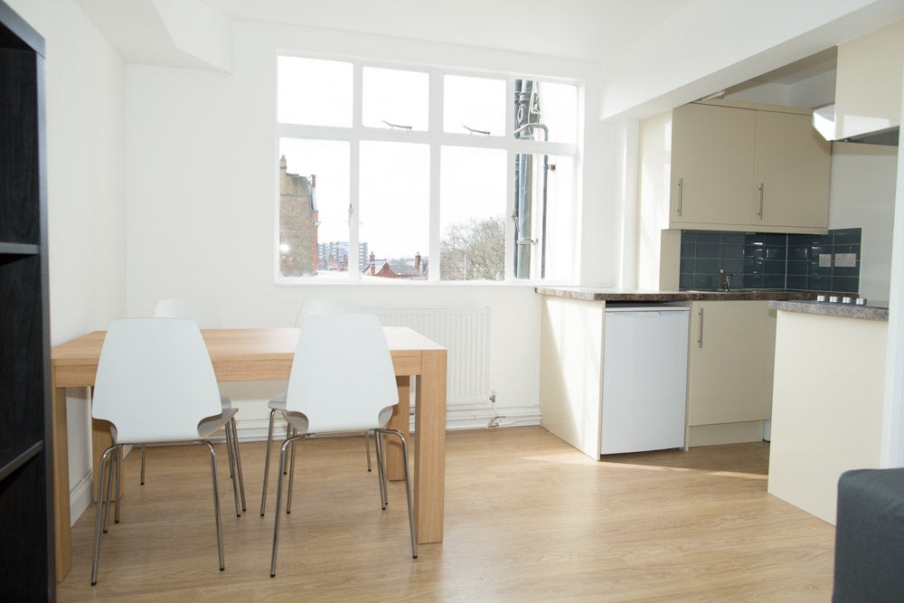Flat Shepherds Bush Green in Greater London