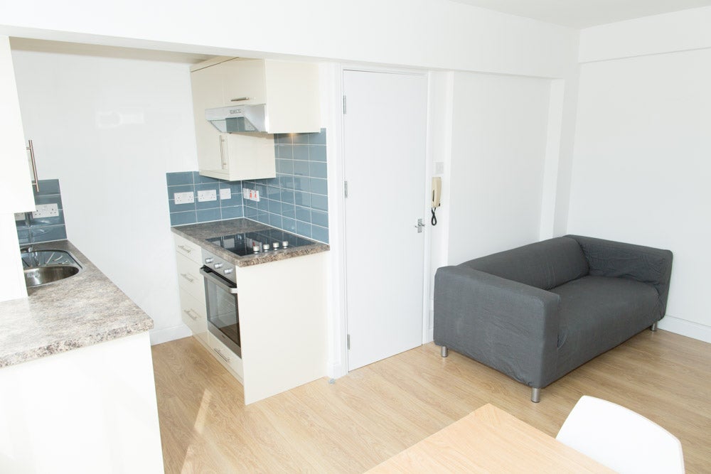 Flat Shepherds Bush Green in Greater London