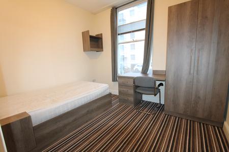 Flat Powers Court in Royal Leamington Spa