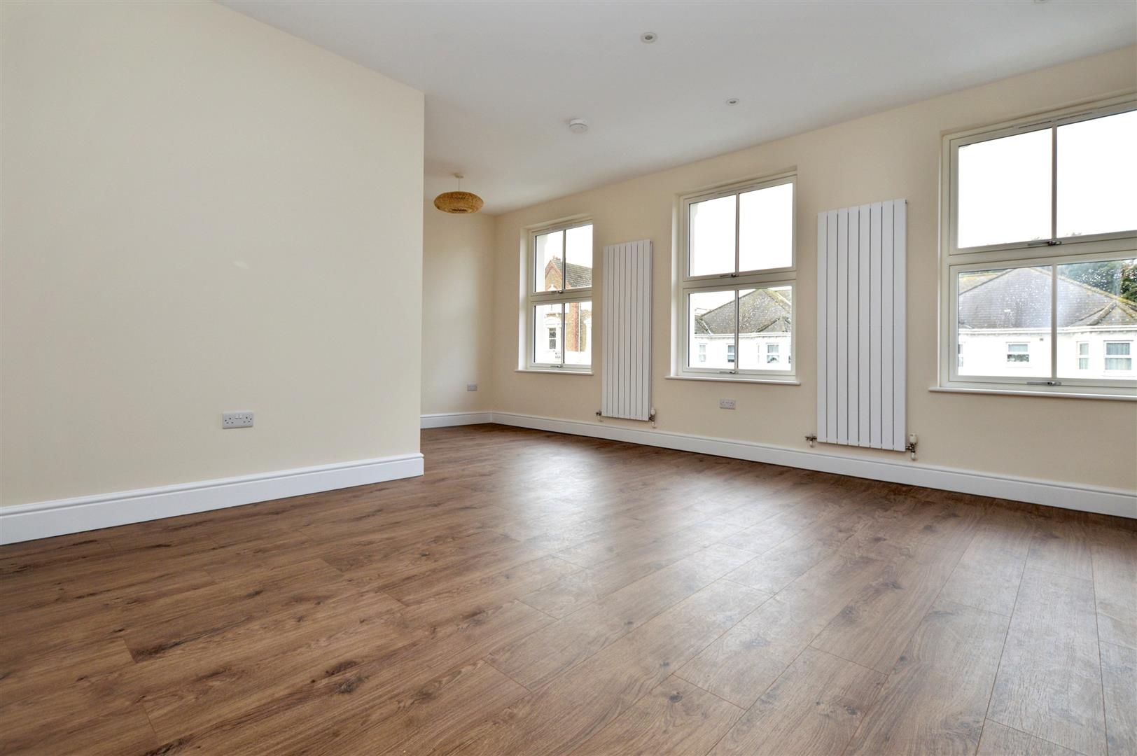 Flat Hardwick Road in Eastbourne