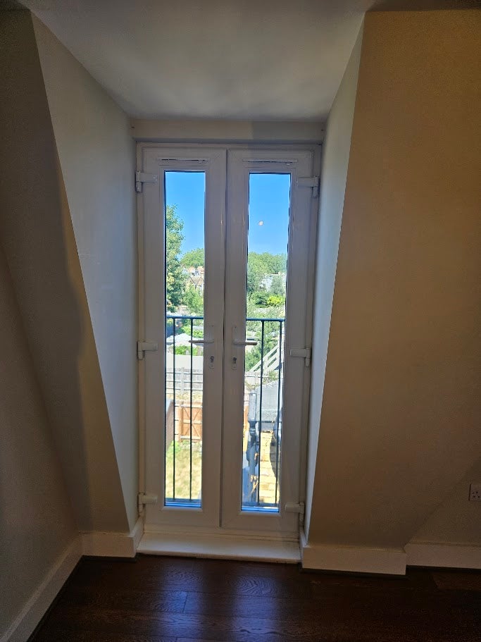 Flat Brookwood Road in Greater London