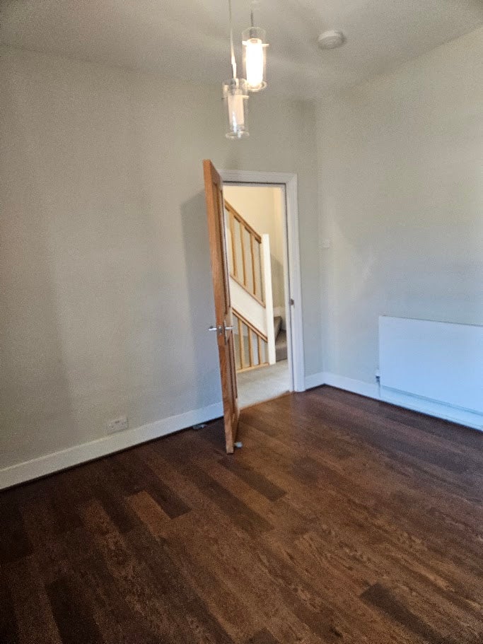 Flat Brookwood Road in Greater London