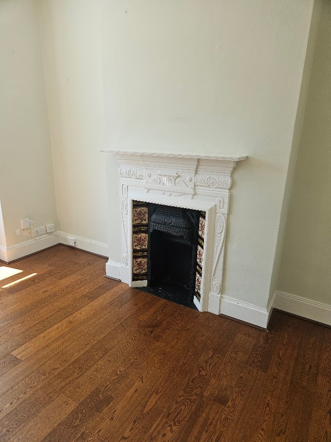 Flat Brookwood Road in Greater London