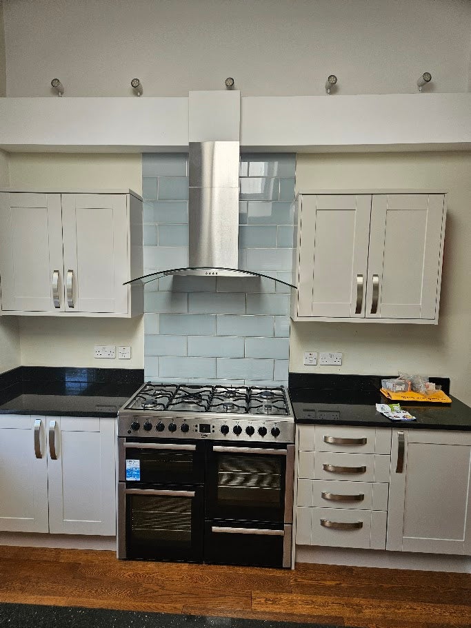 Flat Brookwood Road in Greater London
