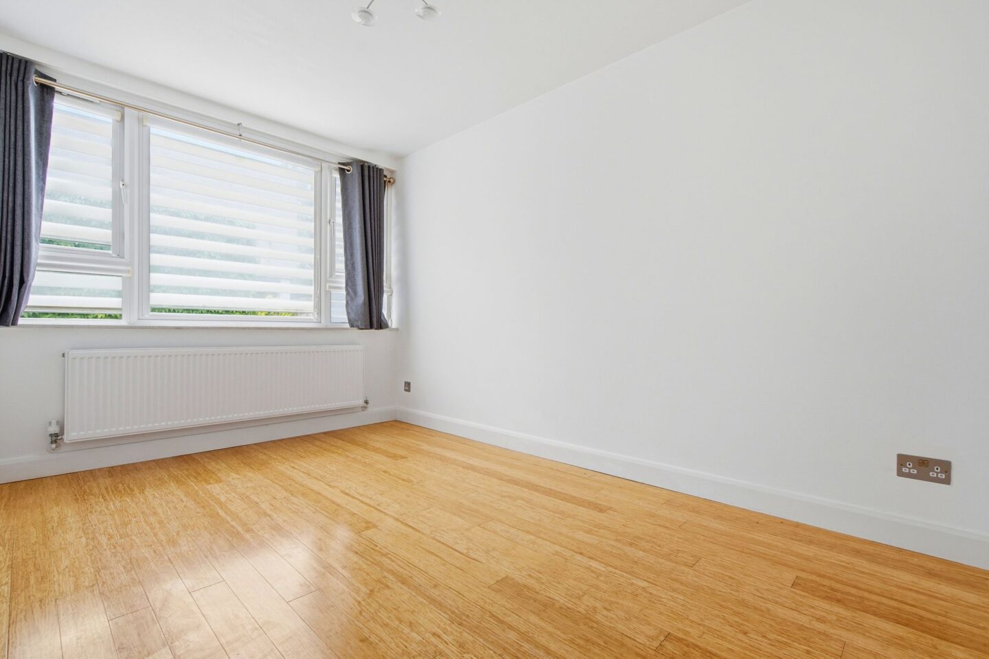 Flat Athlone Square in Windsor