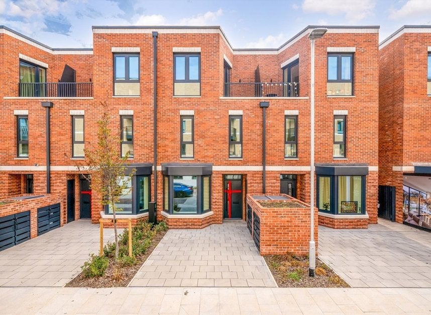 House Egerton Road in Greater London