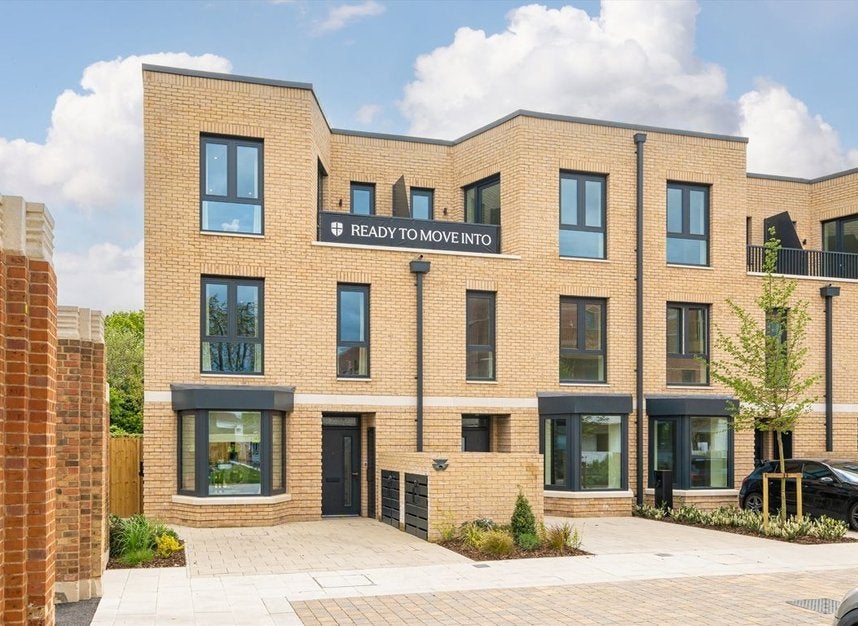 House Egerton Road in Greater London