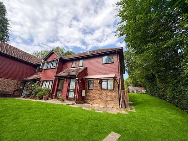 Flat Hilders Farm Close in Wealden