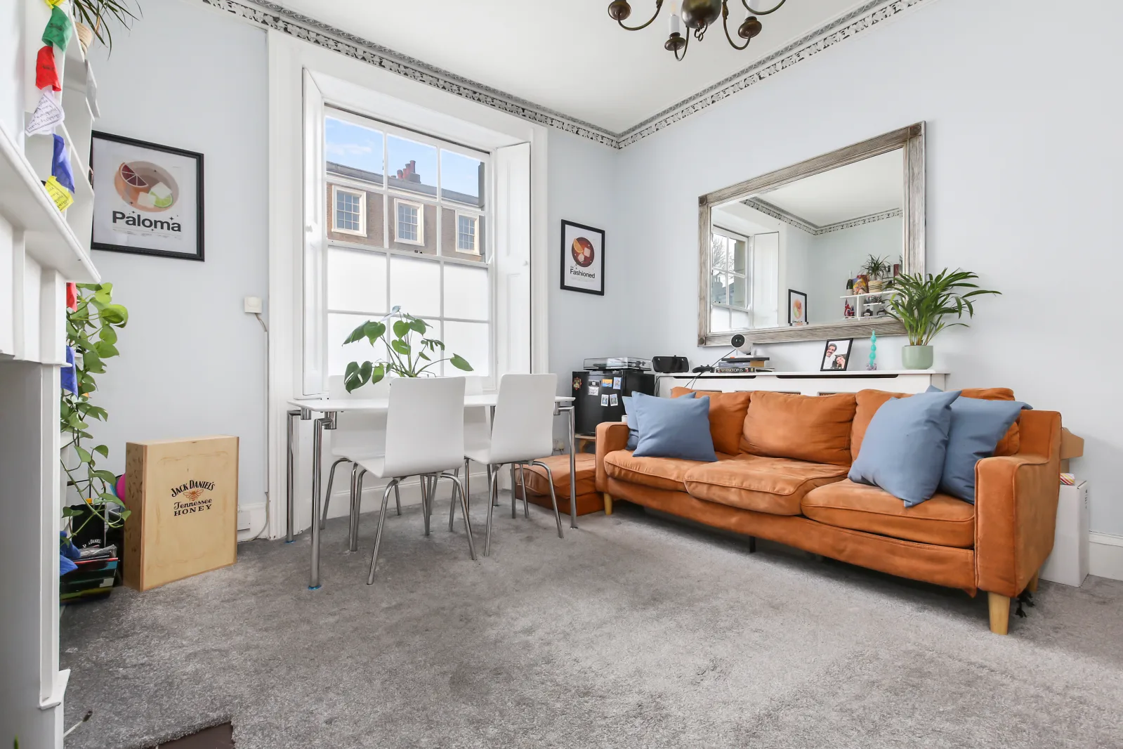 Flat Gloucester Crescent in Greater London