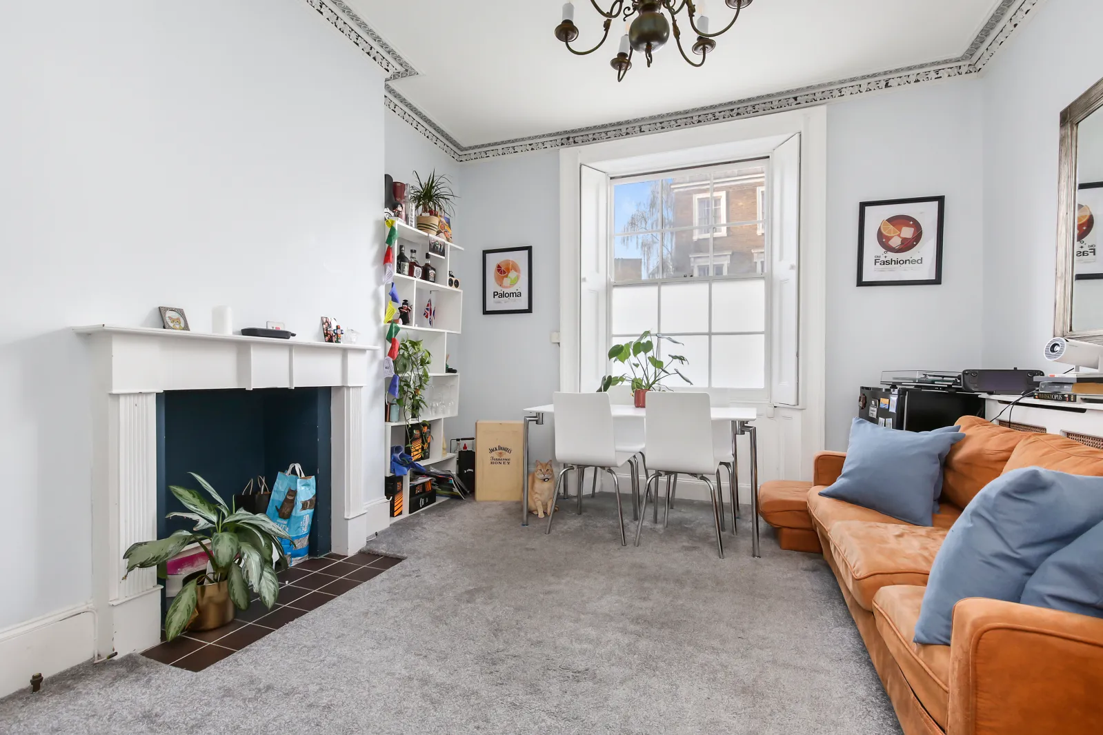 Flat Gloucester Crescent in Greater London