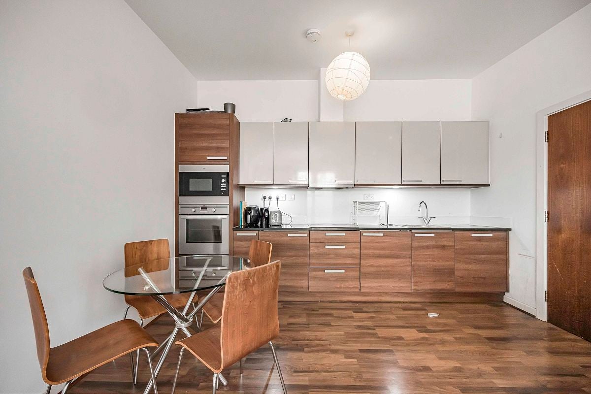 Flat Copenhagen Place in Greater London