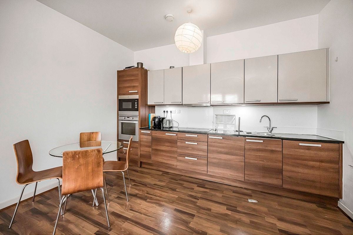 Flat Copenhagen Place in Greater London