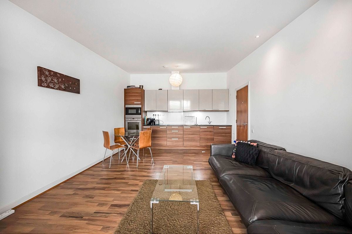 Flat Copenhagen Place in Greater London
