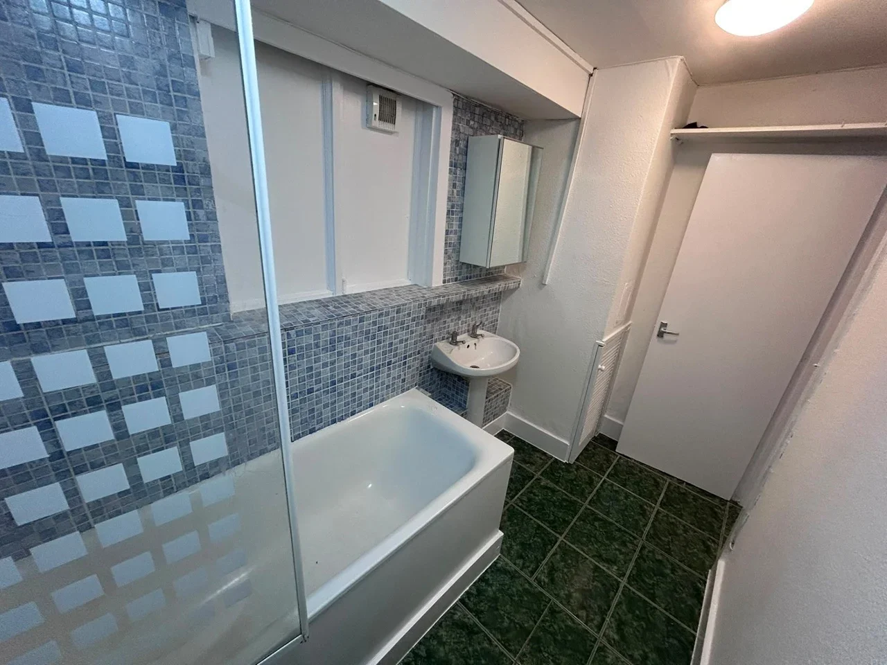 Flat Algernon Road in Greater London