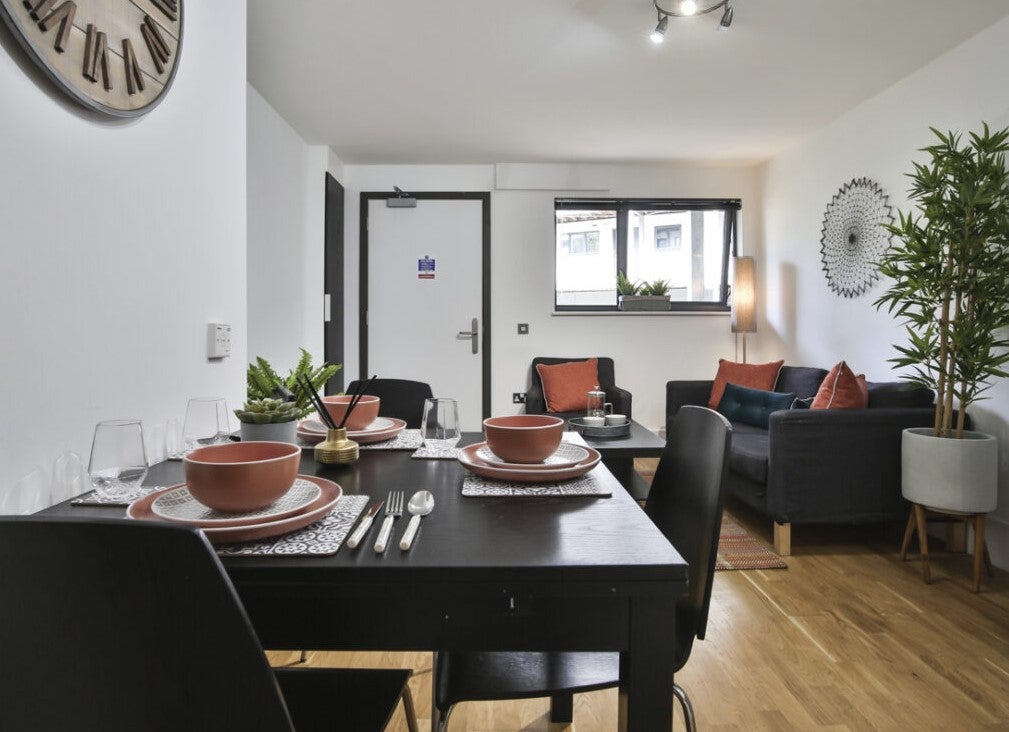 Room Caledonia Road in Stoke-on-Trent