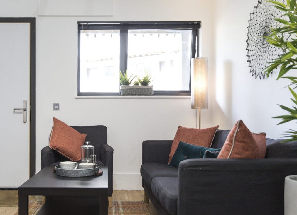 Room Caledonia Road in Stoke-on-Trent
