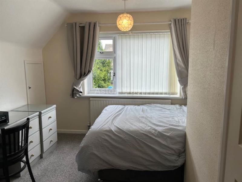 Room Wykes Avenue in Gedling