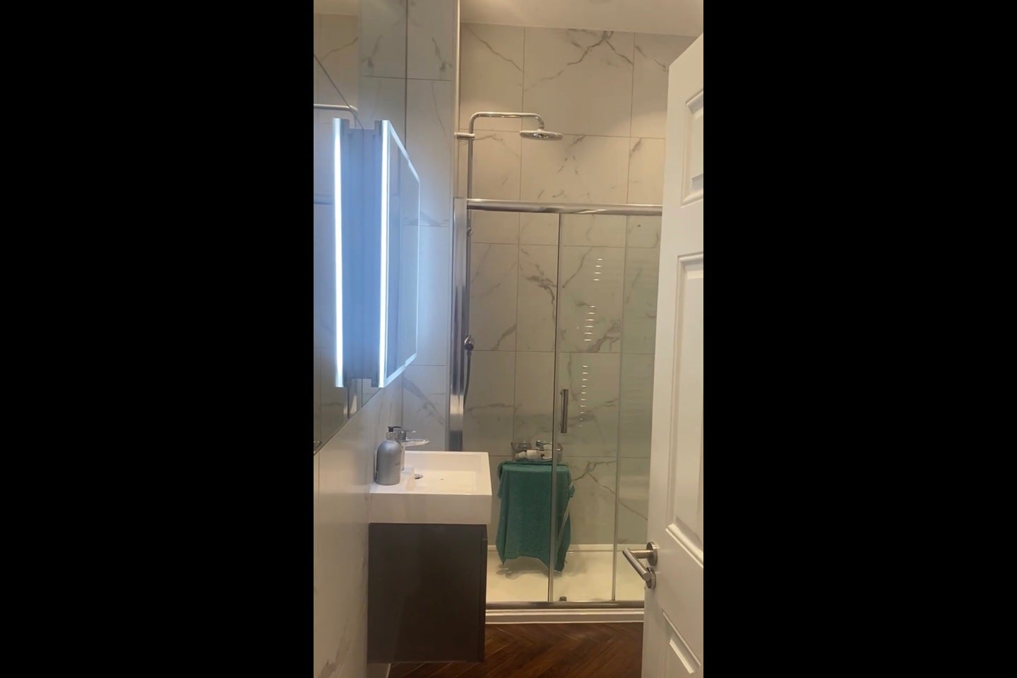 Room Grove Road in Greater London