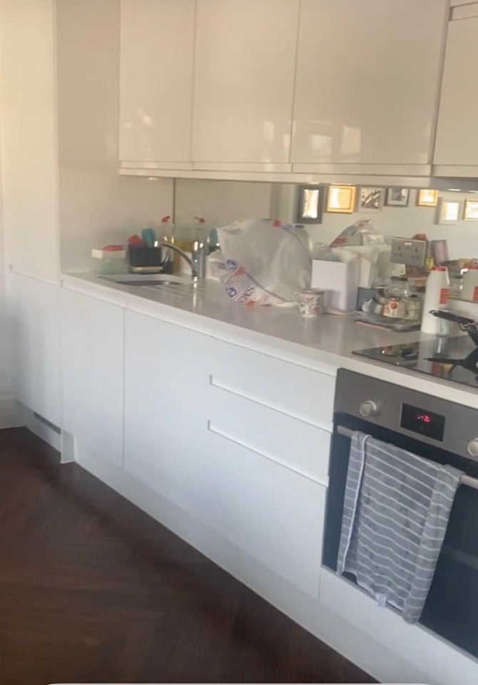 Room Grove Road in Greater London