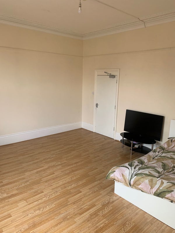 Room Lee High Road in Greater London