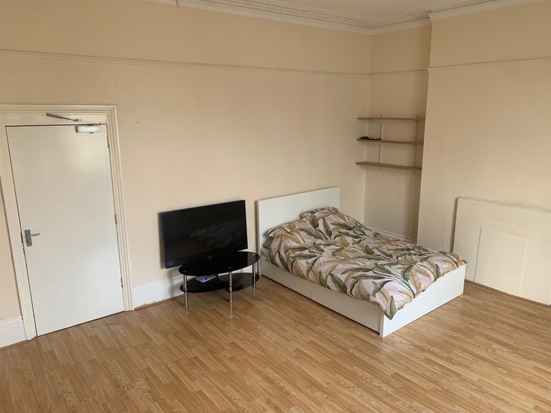 Room Lee High Road in Greater London