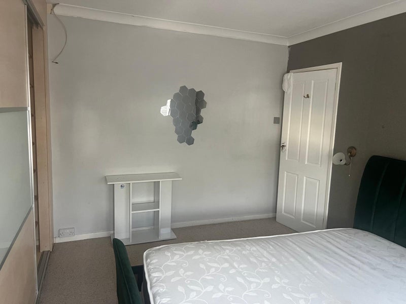 Room Kingswood Drive in Birmingham