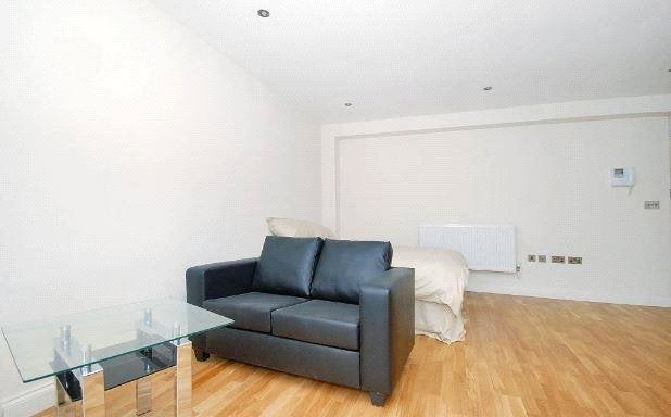 Flat Finchley Road in Greater London