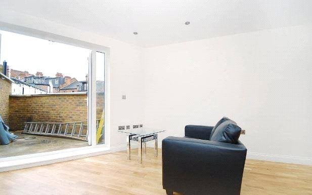 Flat Finchley Road in Greater London