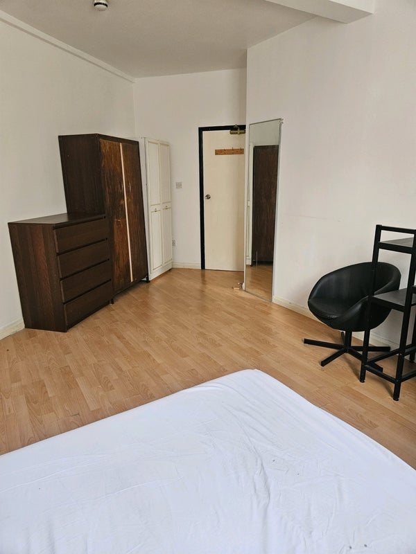 Room Weston Street in Greater London