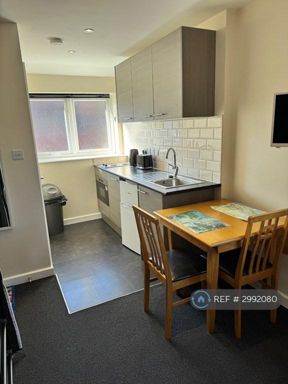 Flat Wootton Close in Bramingham Park