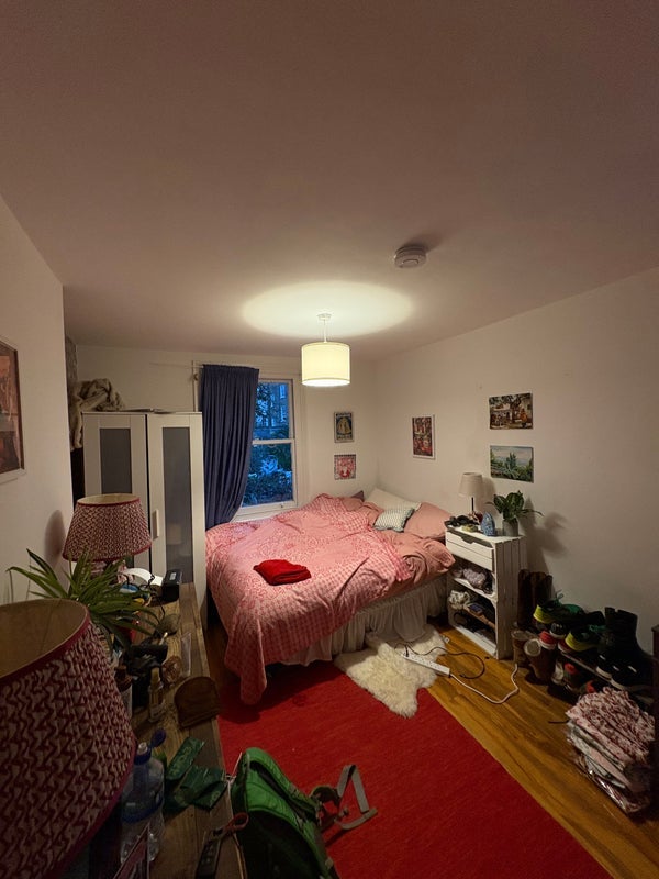 Room Vaughan Road in Greater London