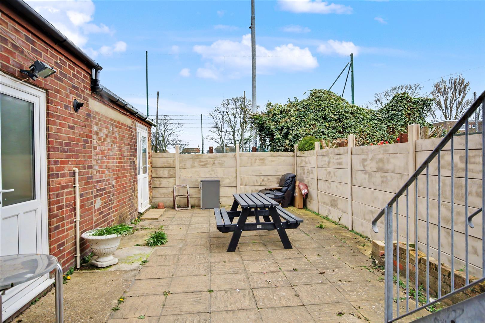 Room North Denes Road in Great Yarmouth