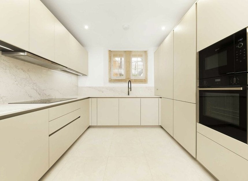 Flat Johnson Street in Greater London