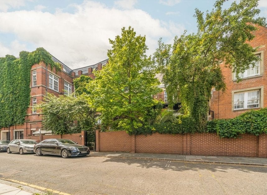 Flat Johnson Street in Greater London