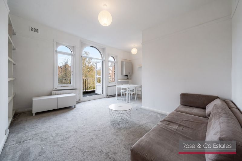 Flat Greencroft Gardens in Greater London