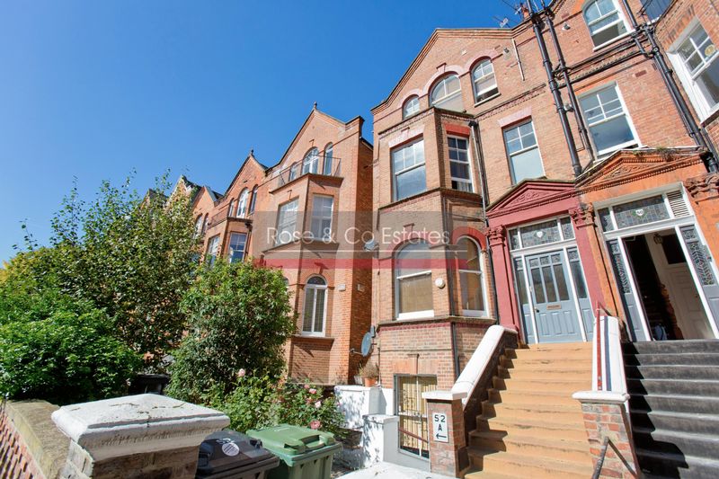 Flat Greencroft Gardens in Greater London